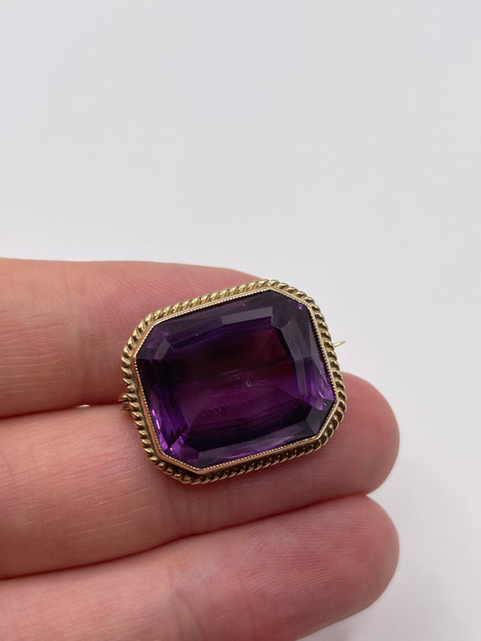 9ct gold amethyst brooch