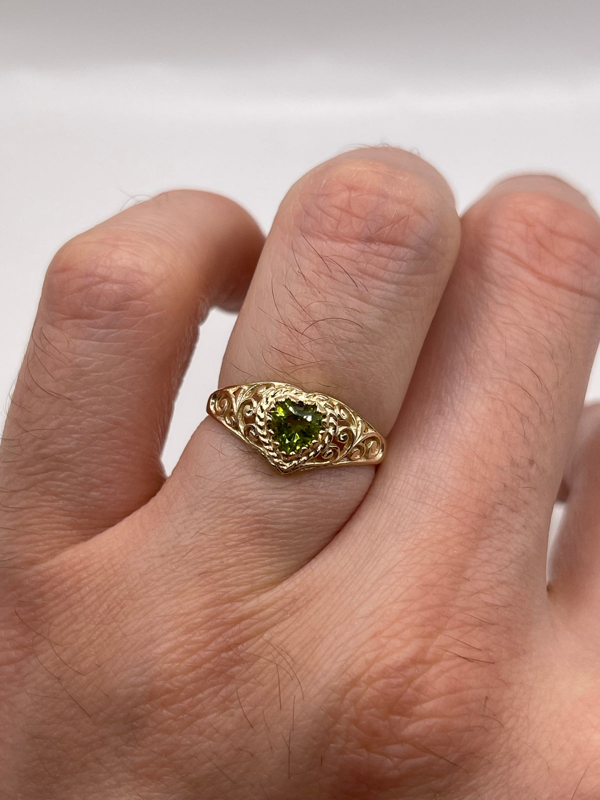 9ct gold peridot heart ring