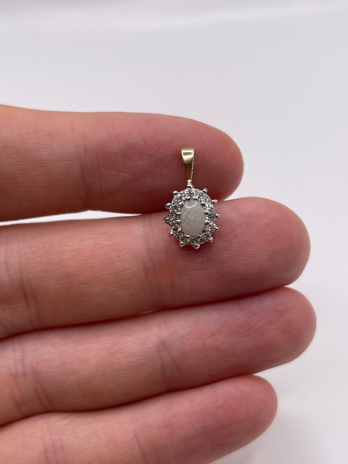 9ct gold opal and cz pendant