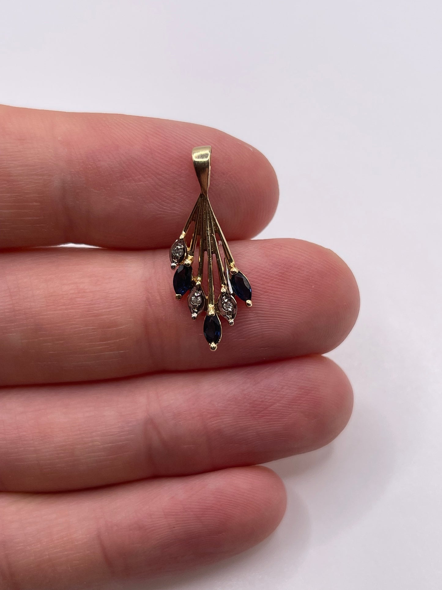 9ct gold sapphire and diamond pendant