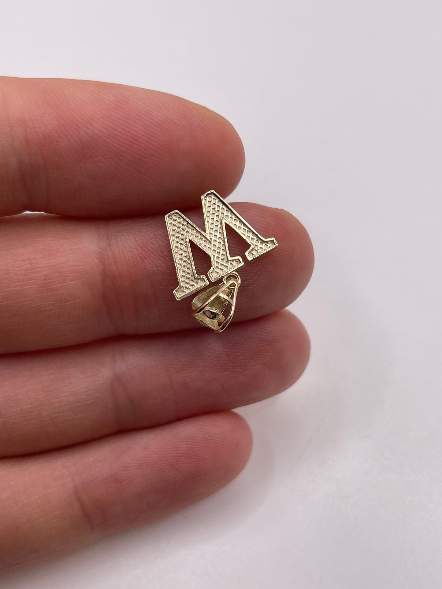 9ct gold initial W pendant