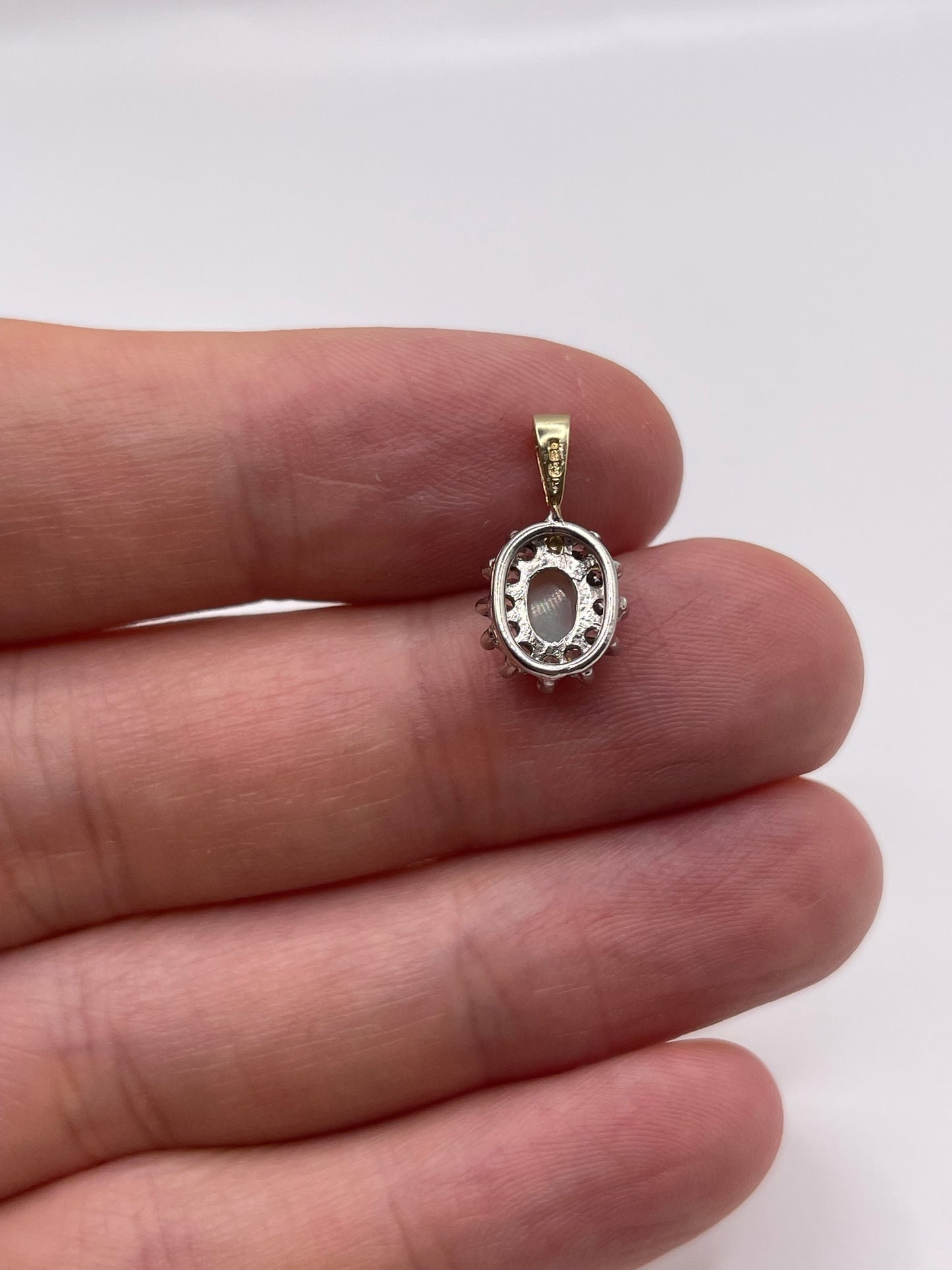 9ct gold opal and cz pendant