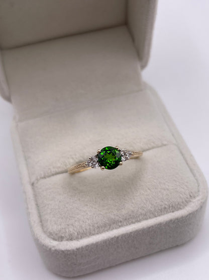 9ct gold diopside and zircon ring