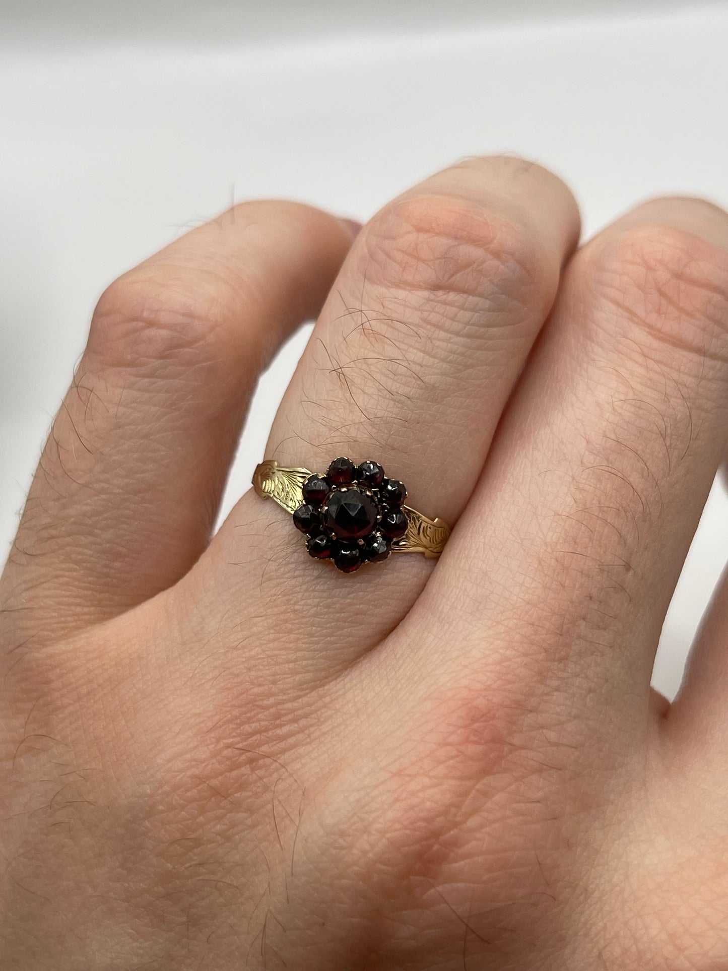 Antique 9ct gold garnet ring