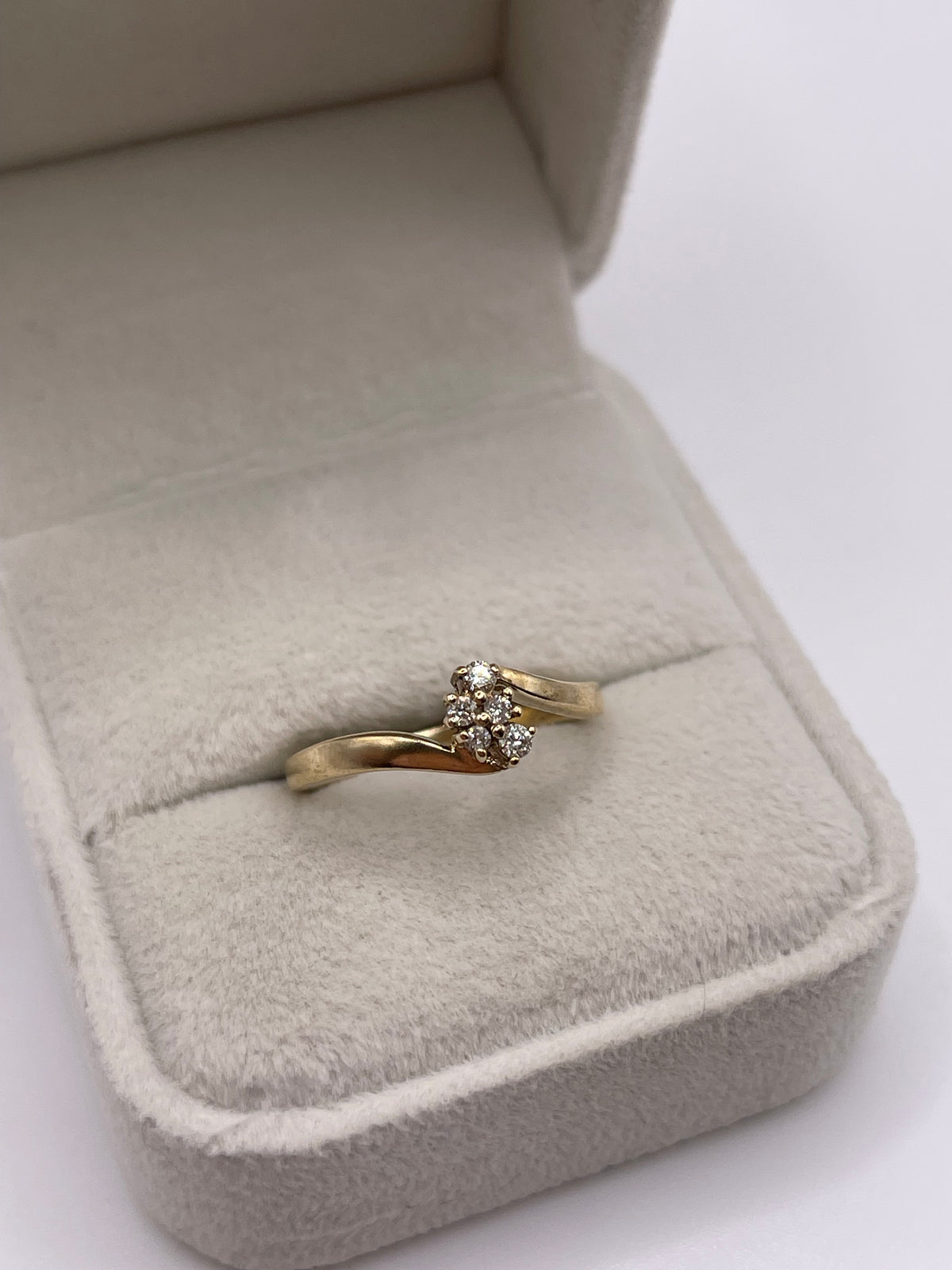 9ct gold diamond cluster ring