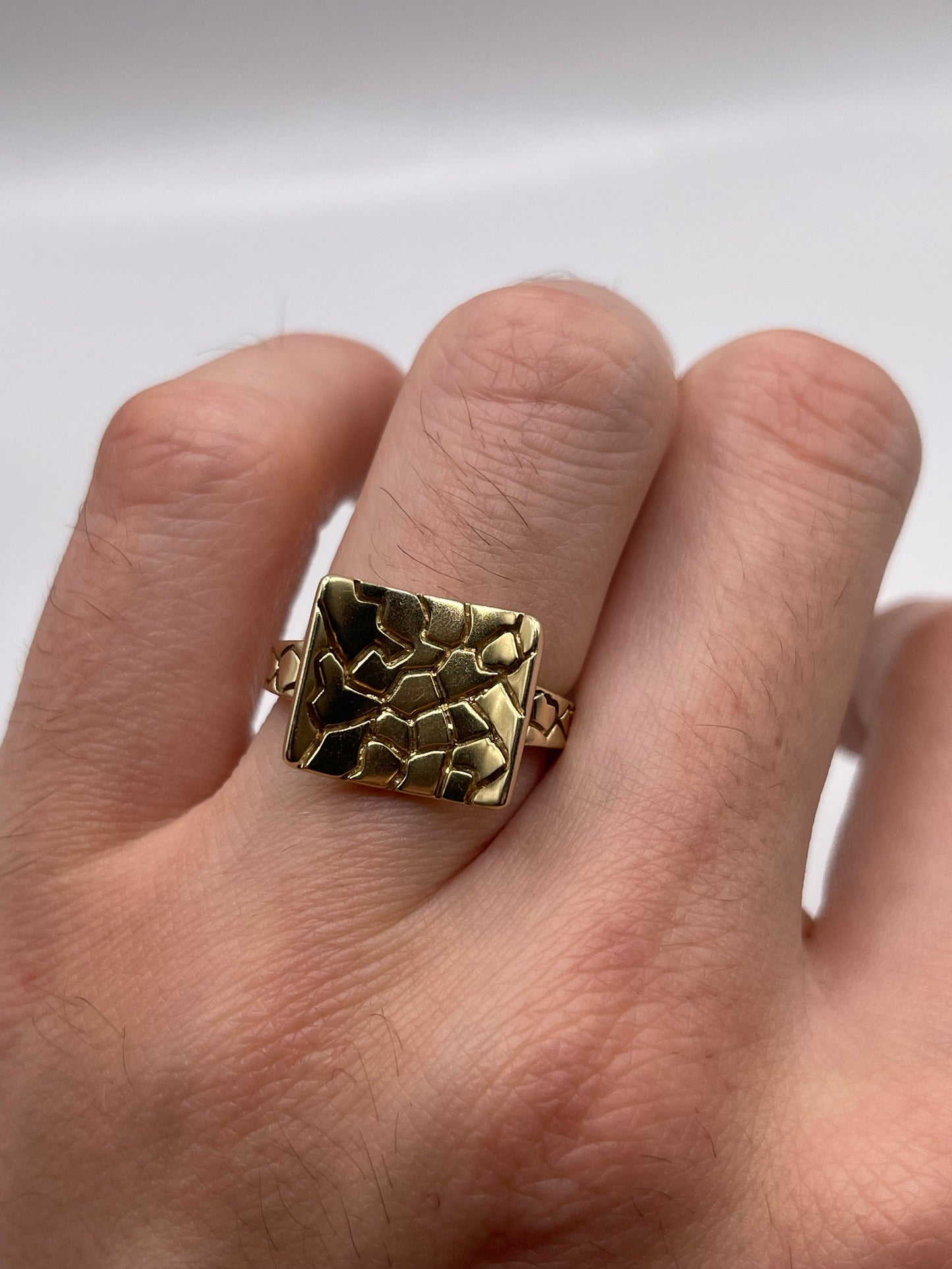 9ct gold ring