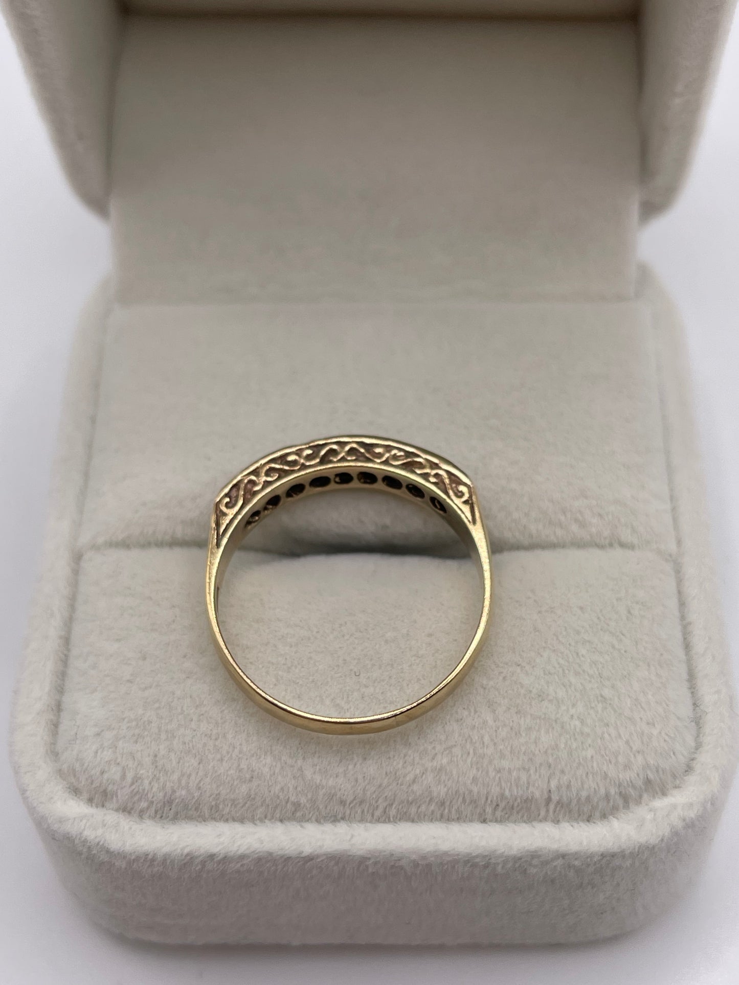 9ct gold sapphire ring