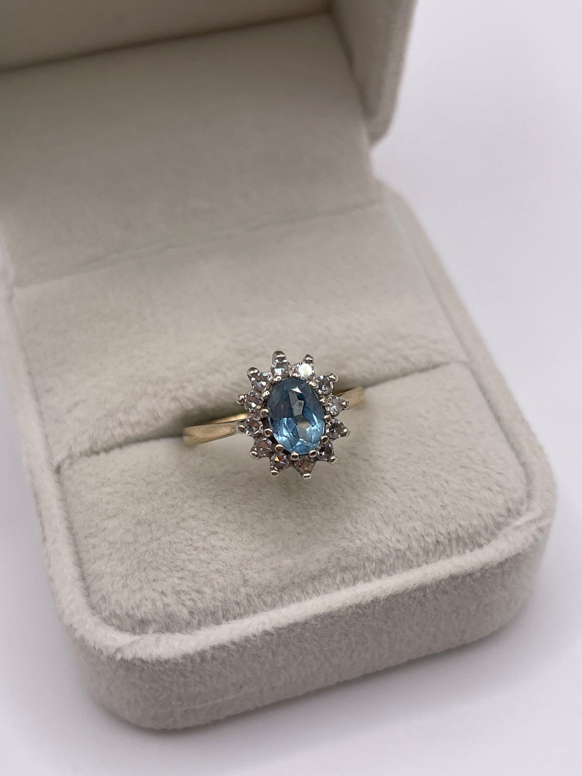 9ct gold aquamarine and diamond ring