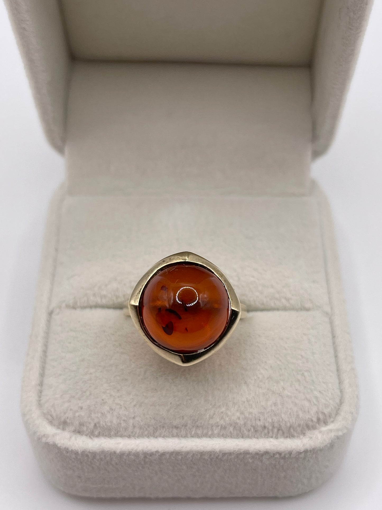 8ct gold amber ring