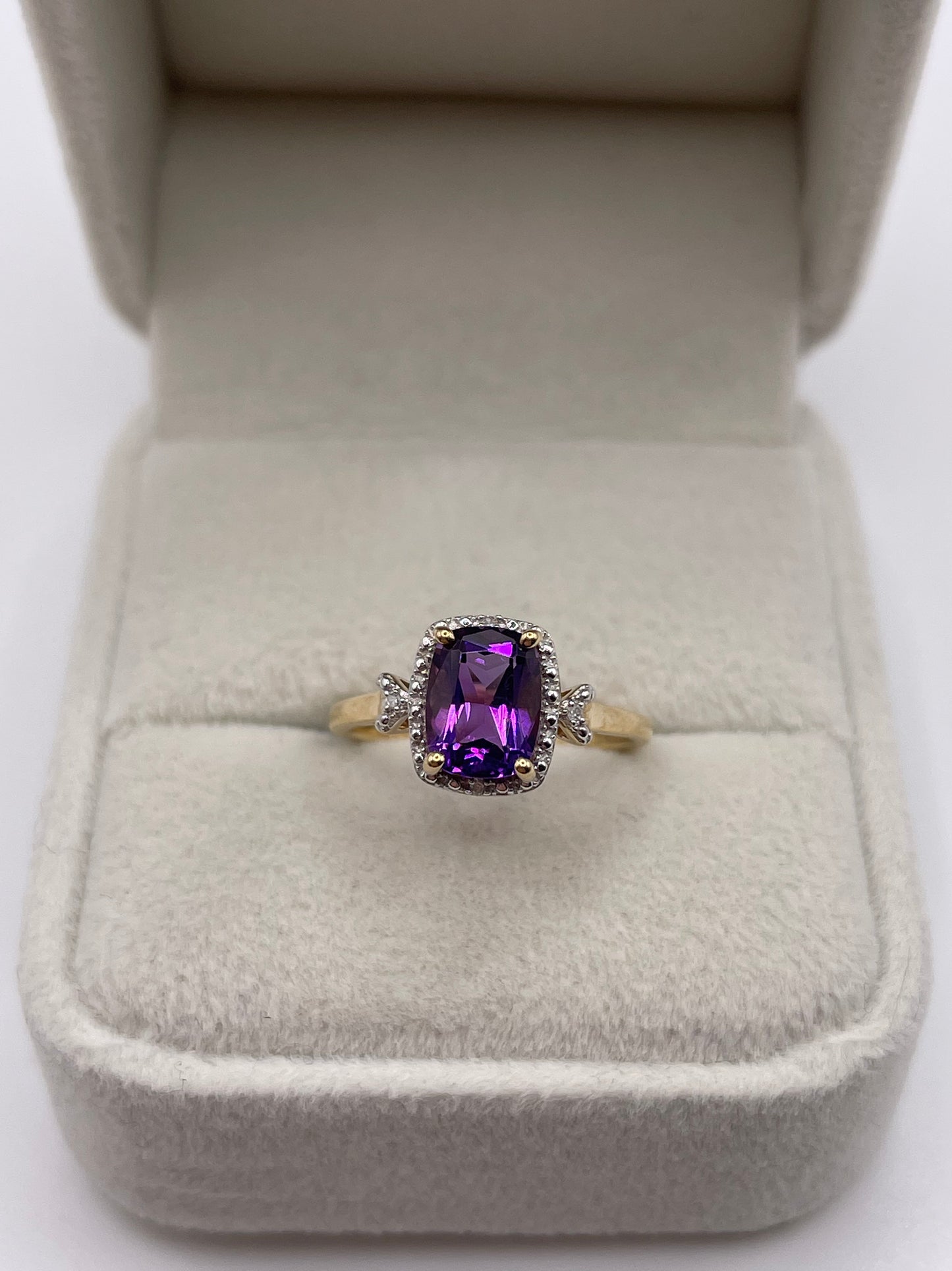 9ct gold amethyst and diamond ring