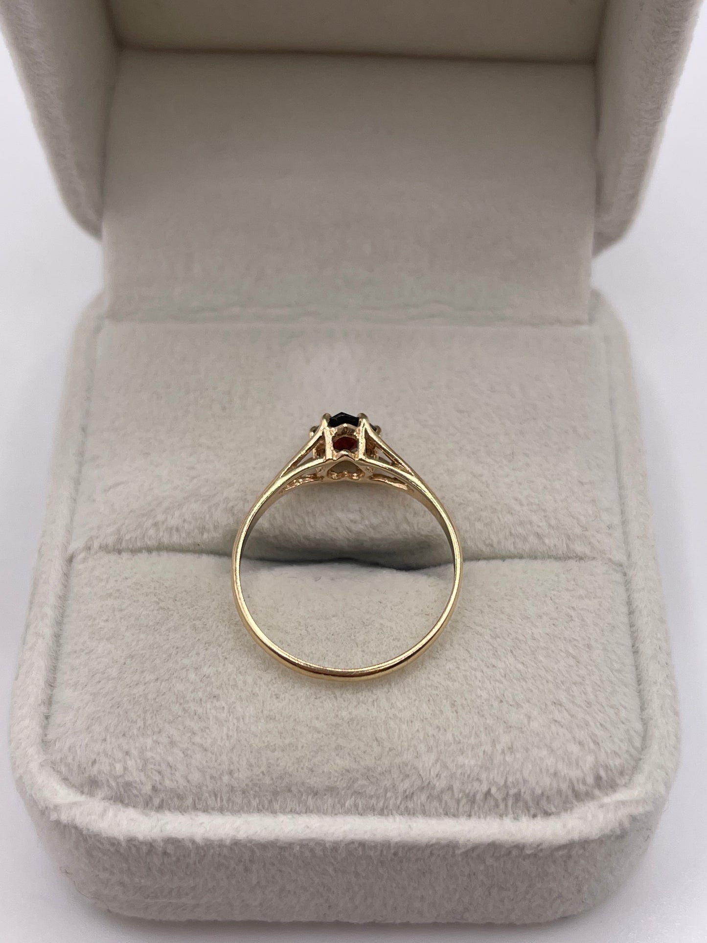 9ct gold garnet heart ring