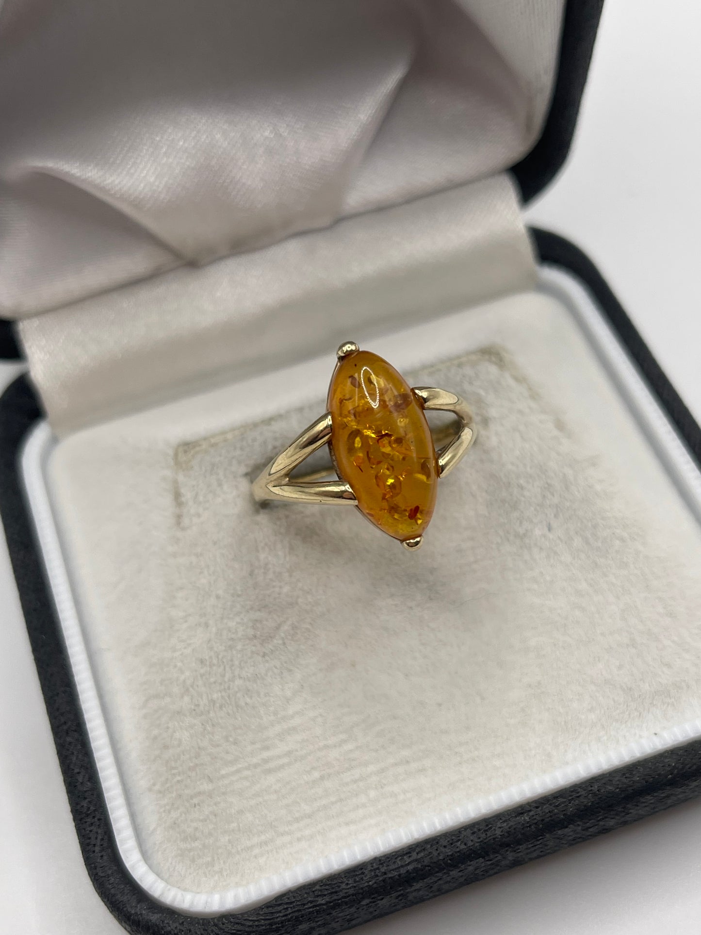 9ct gold amber ring