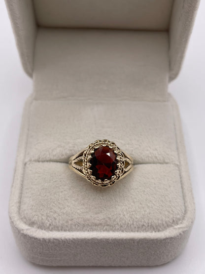 9ct gold garnet ring