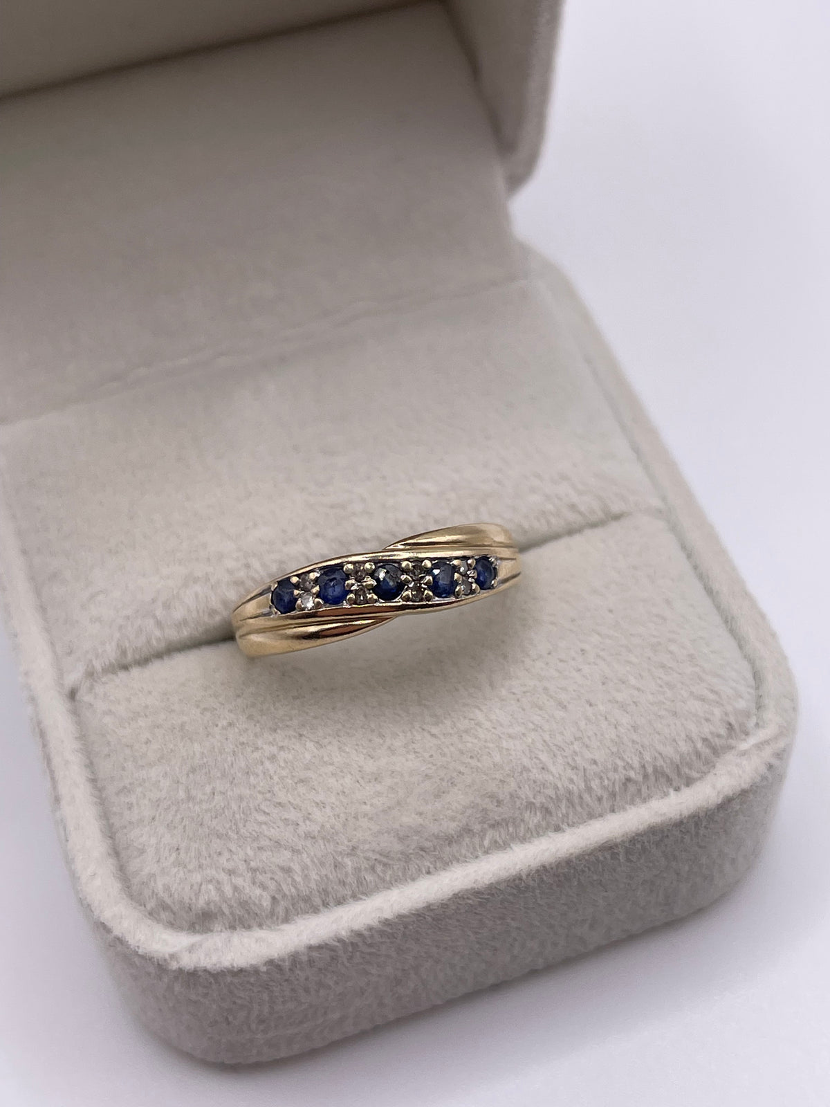 9ct gold sapphire and diamond ring