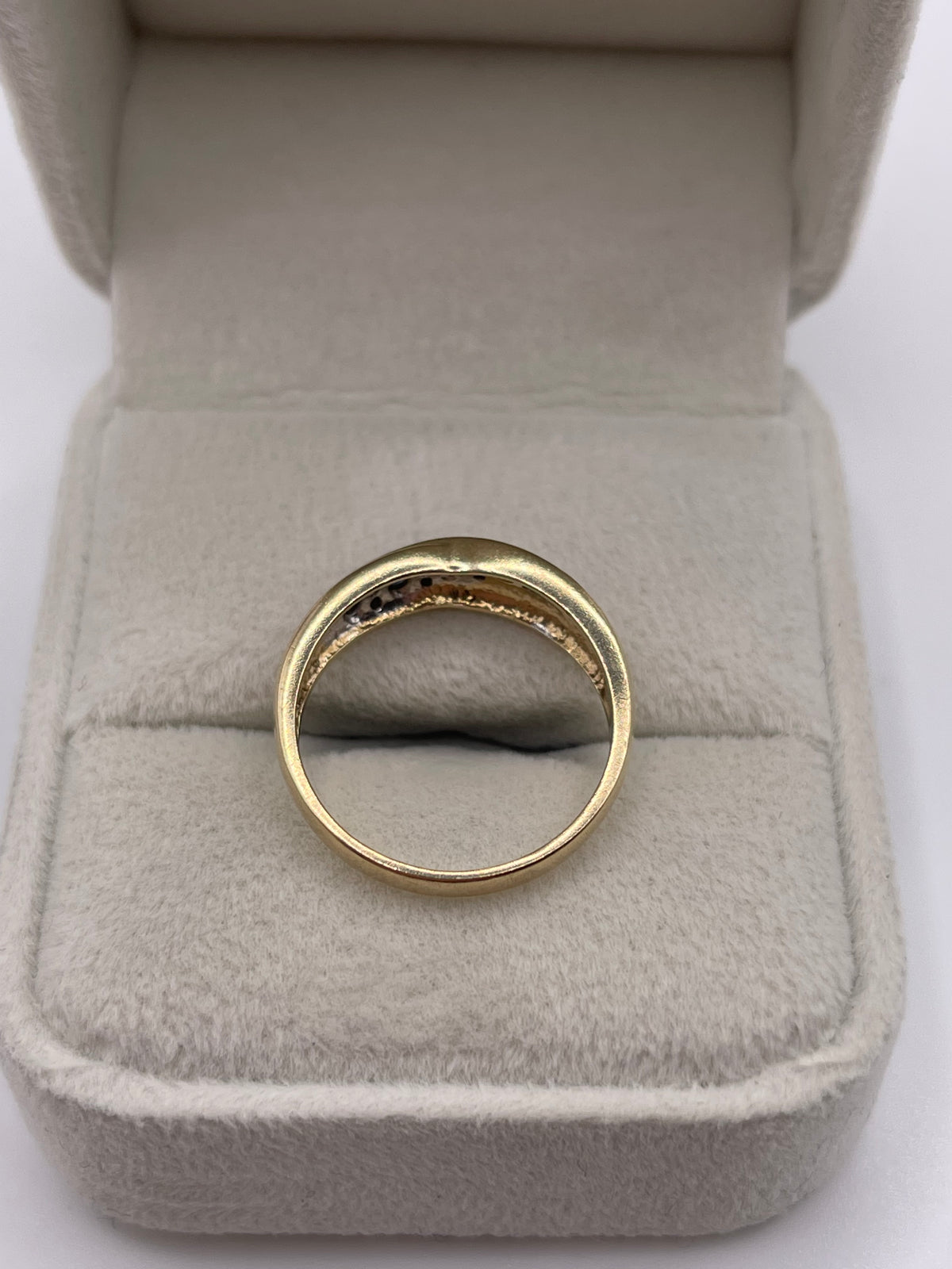 9ct gold sapphire and diamond ring