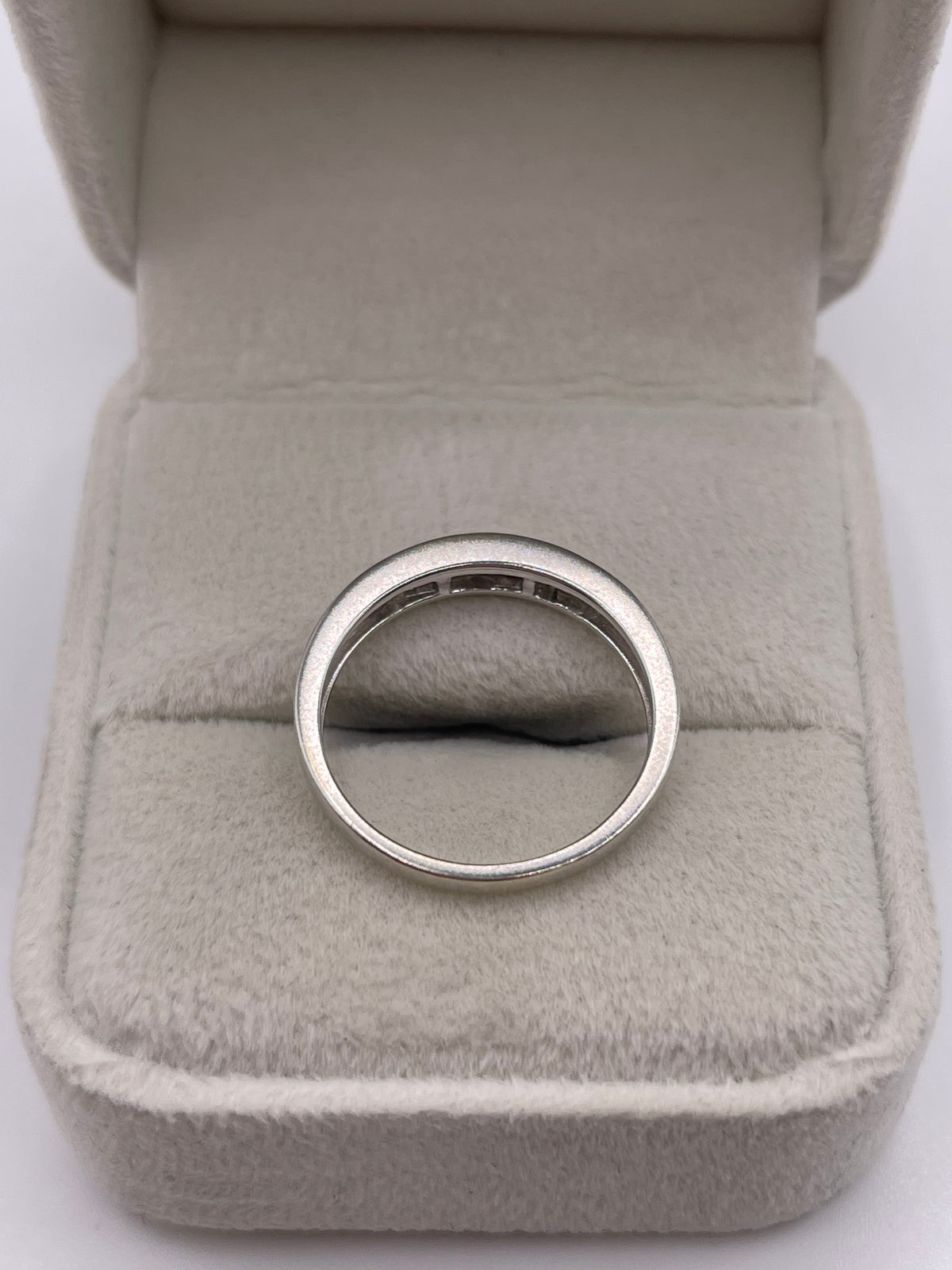 9ct white gold diamond ring