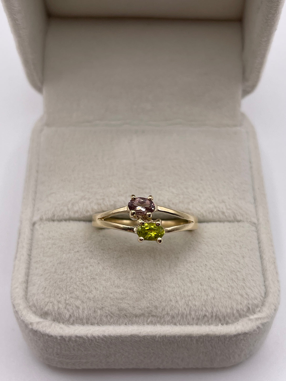 9ct gold quartz ring