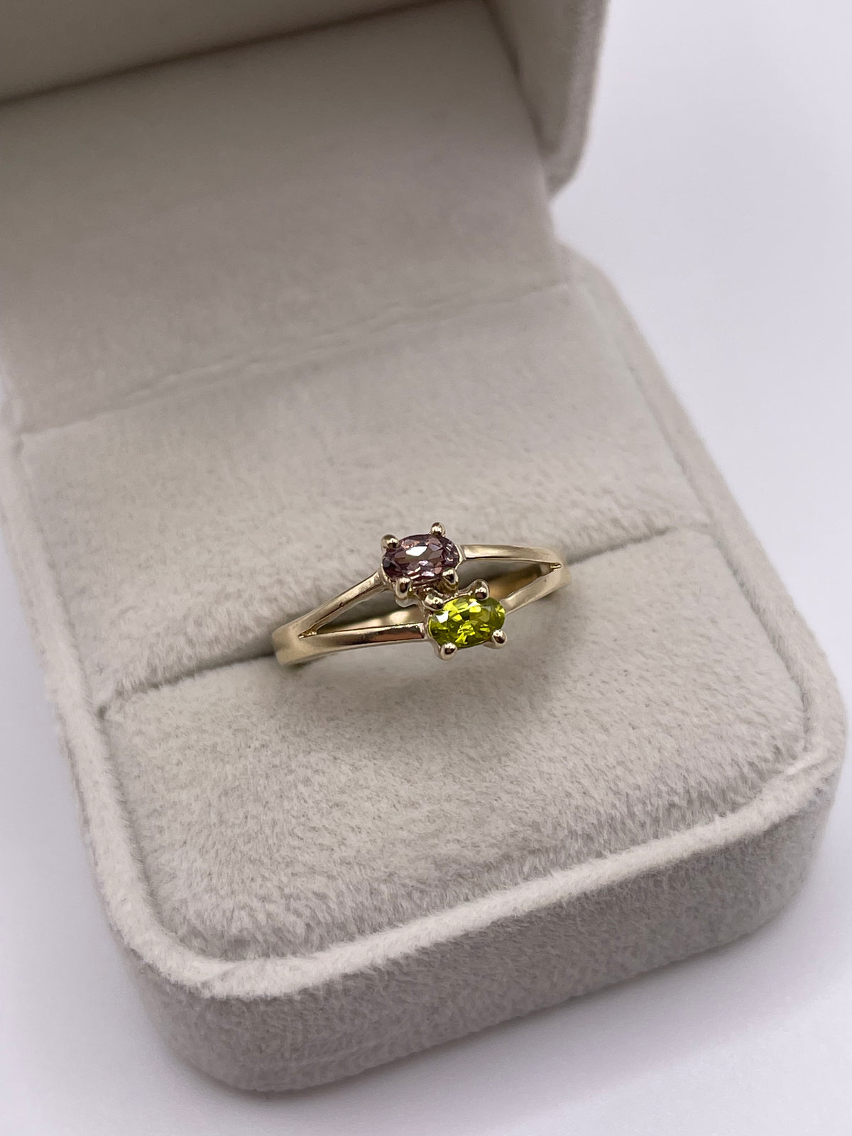 9ct gold quartz ring