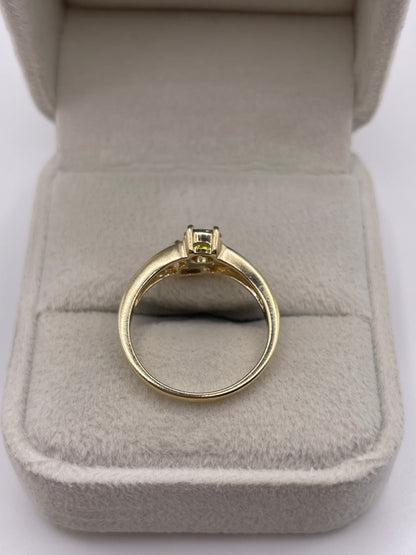 9ct gold quartz ring