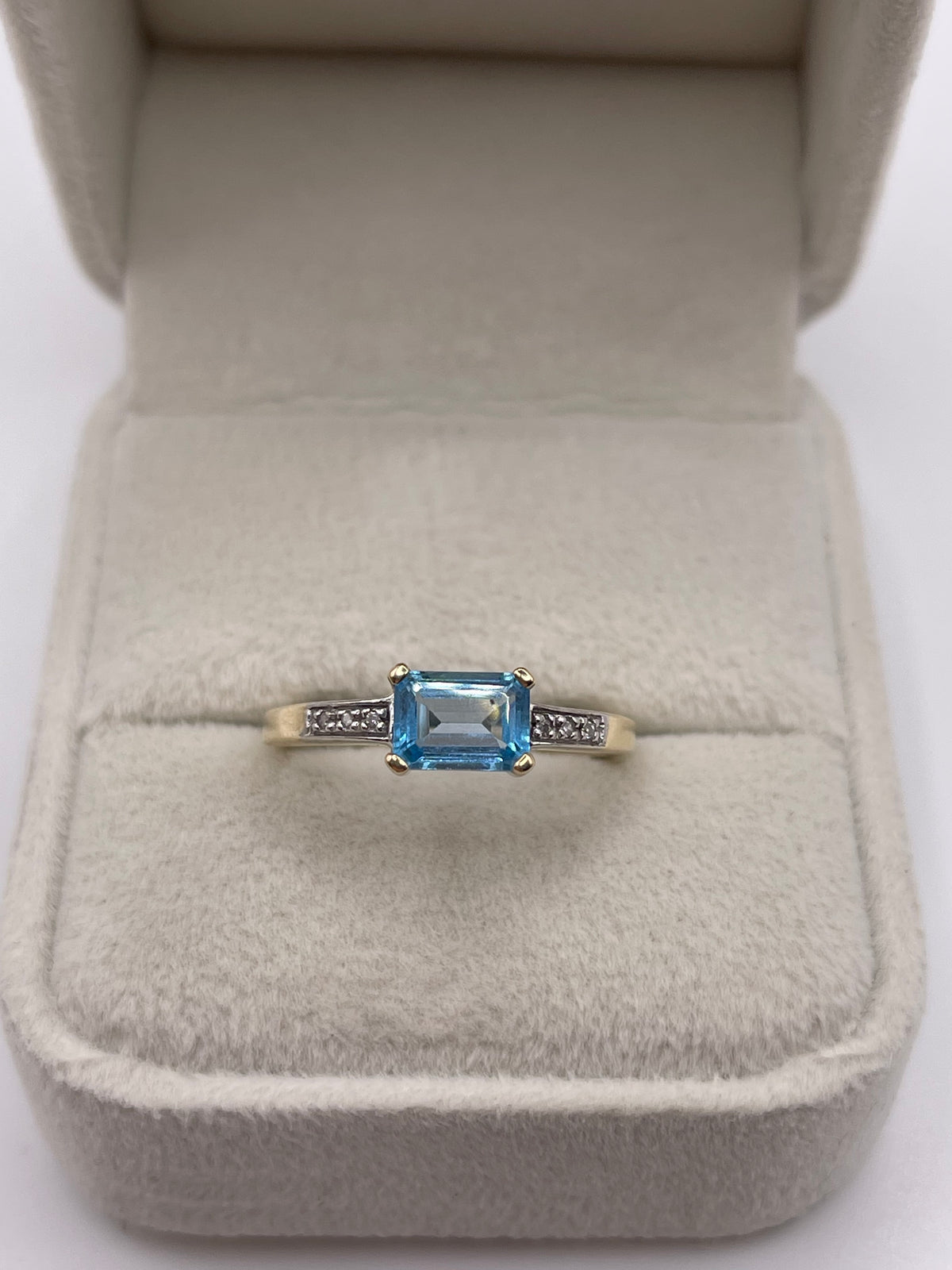 9ct gold topaz and diamond ring