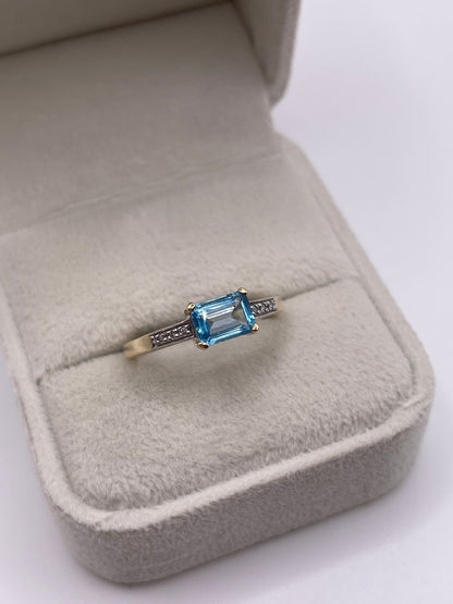 9ct gold topaz and diamond ring