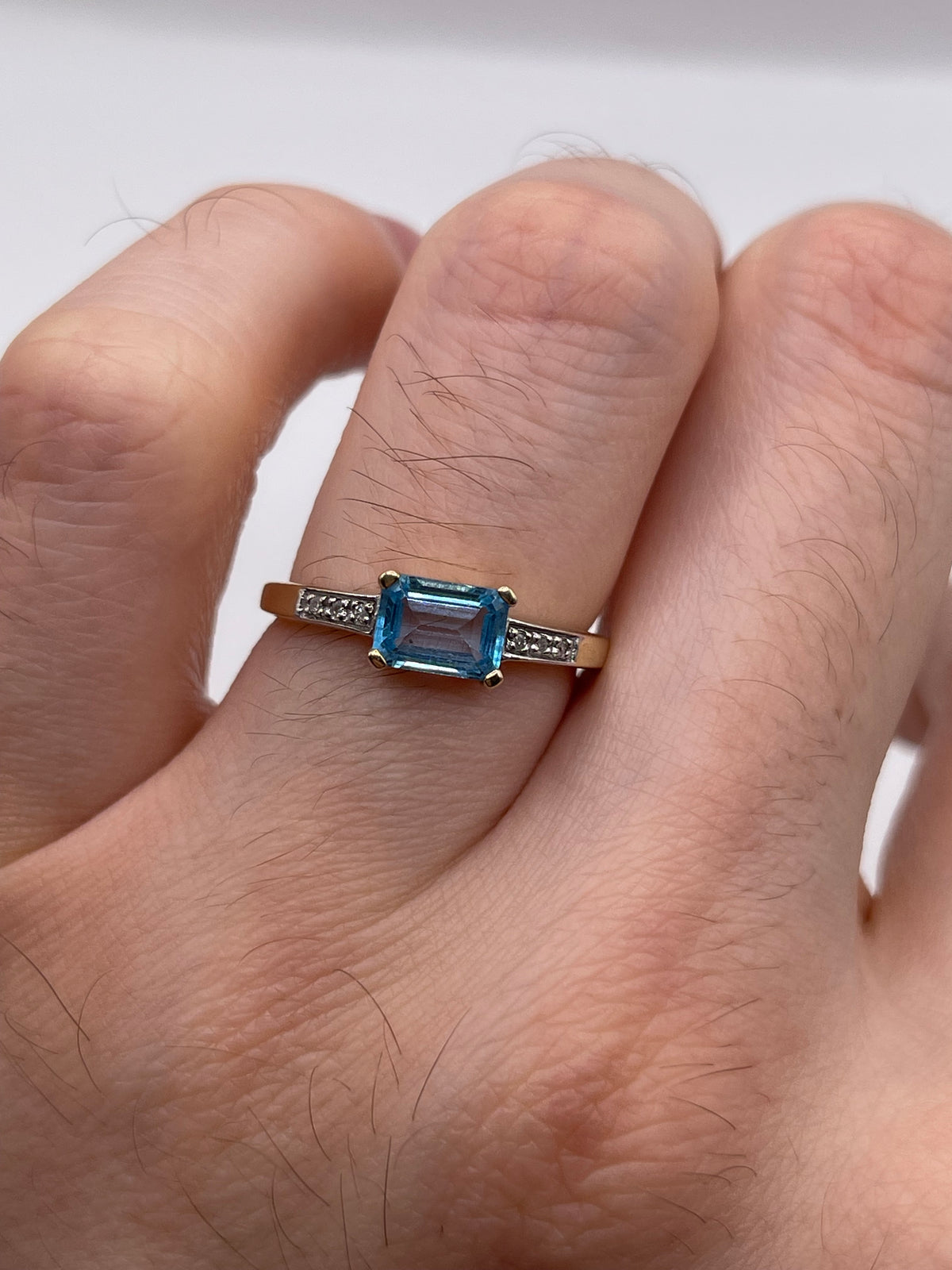 9ct gold topaz and diamond ring