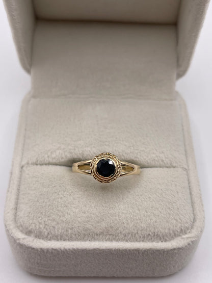 9ct gold sapphire ring