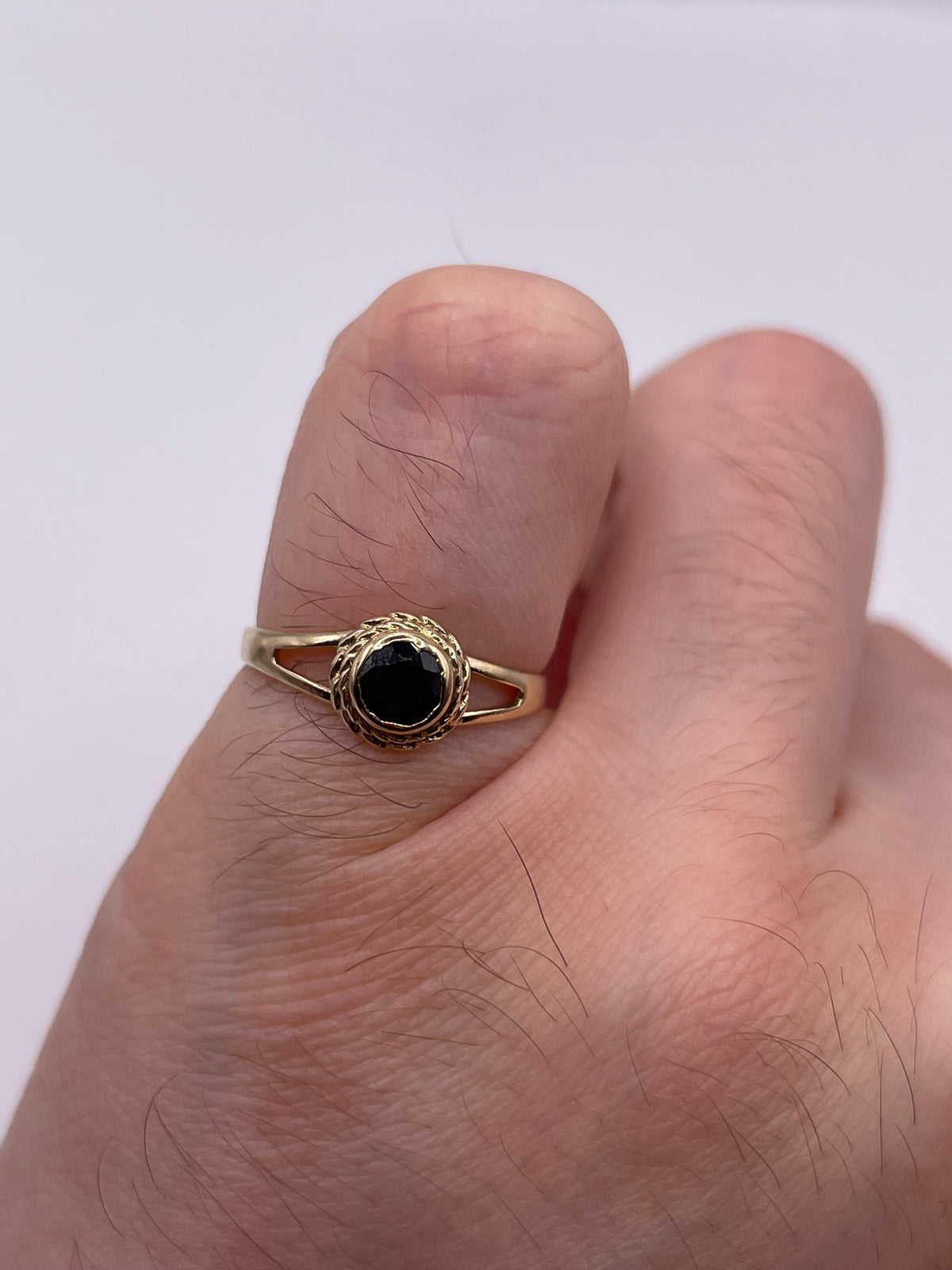 9ct gold sapphire ring