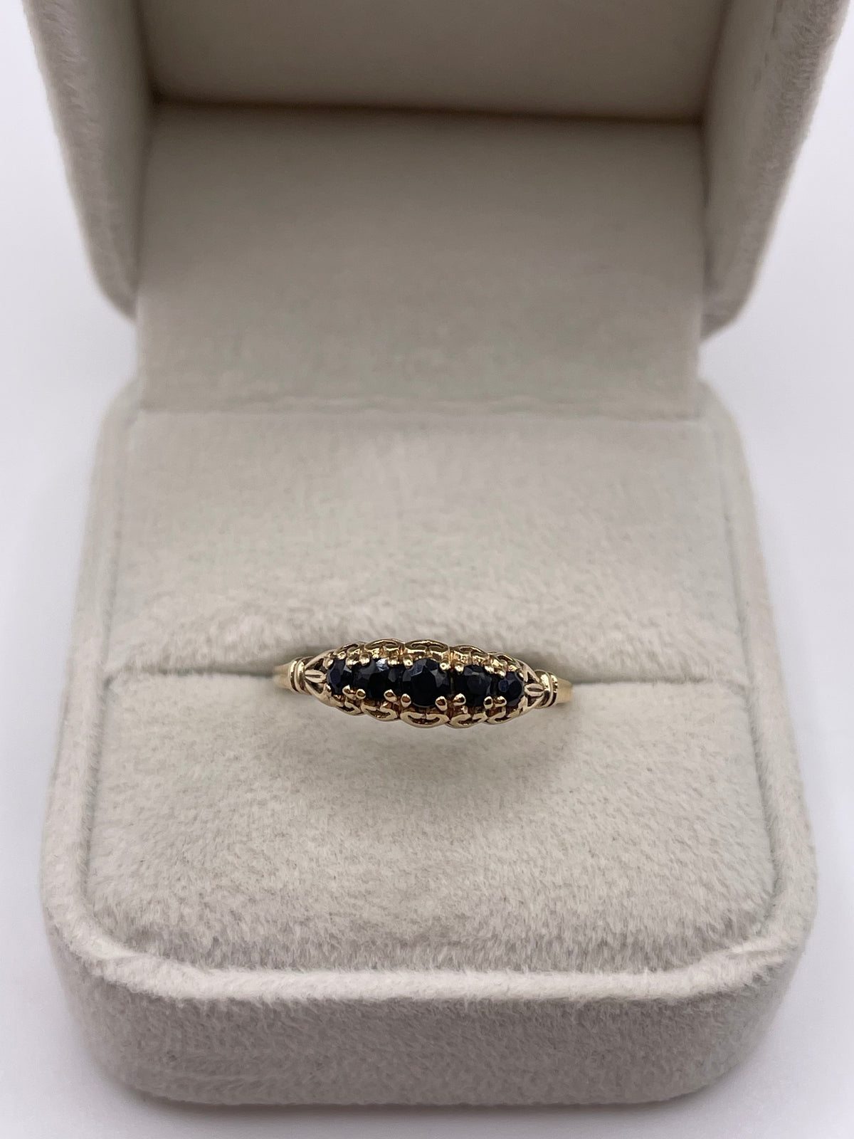 9ct gold sapphire ring