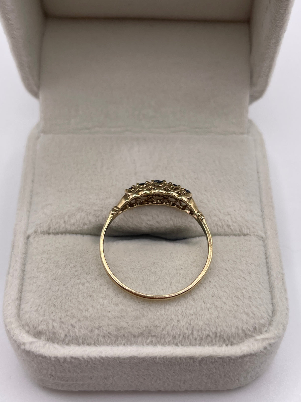 9ct gold sapphire ring