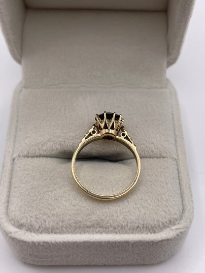 9ct gold garnet ring