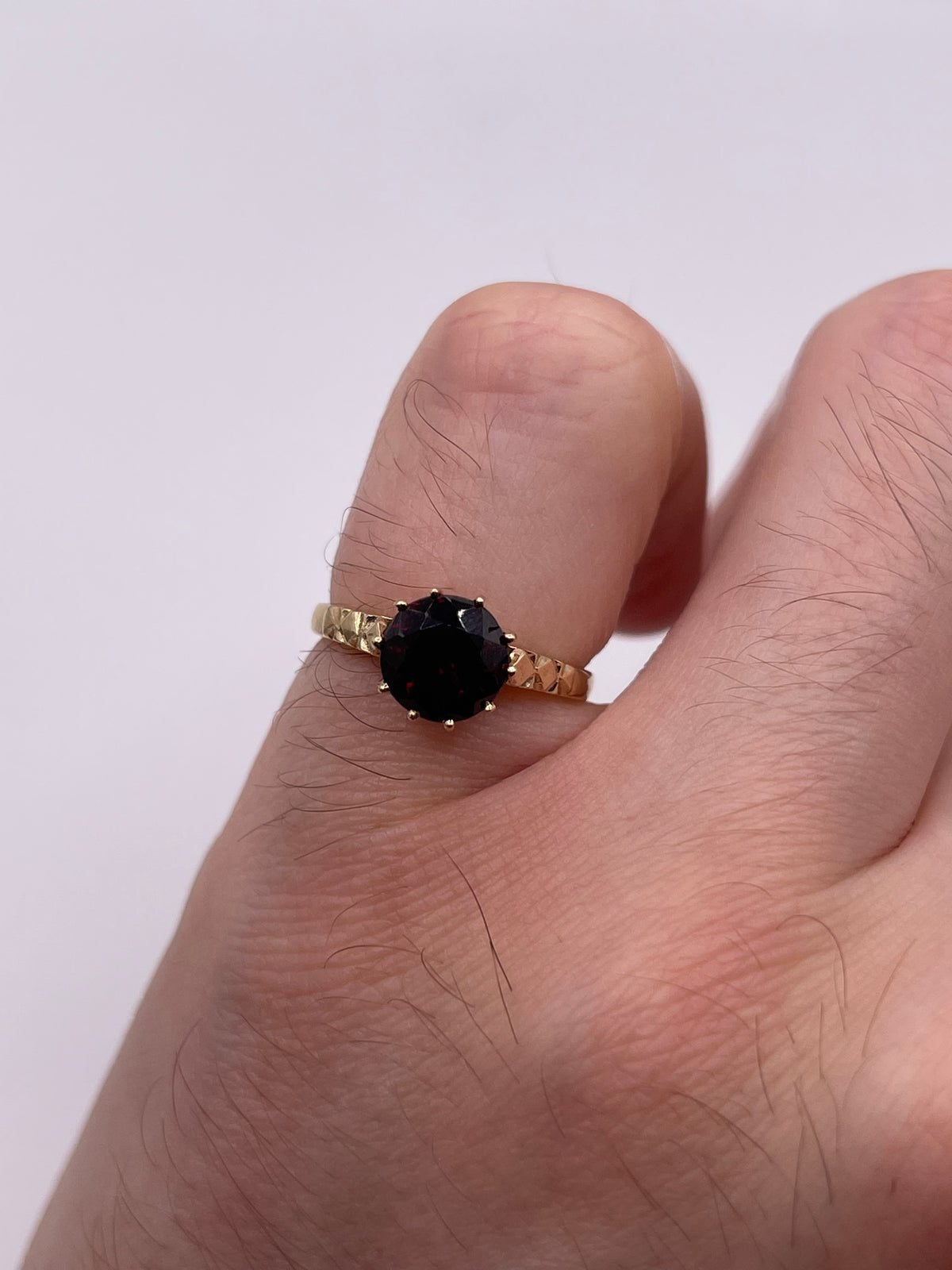 9ct gold garnet ring