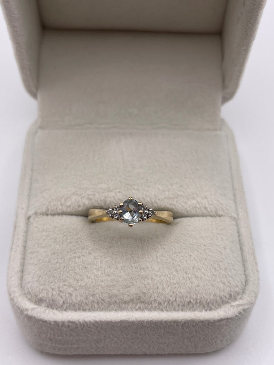 9ct gold aquamarine and diamond ring
