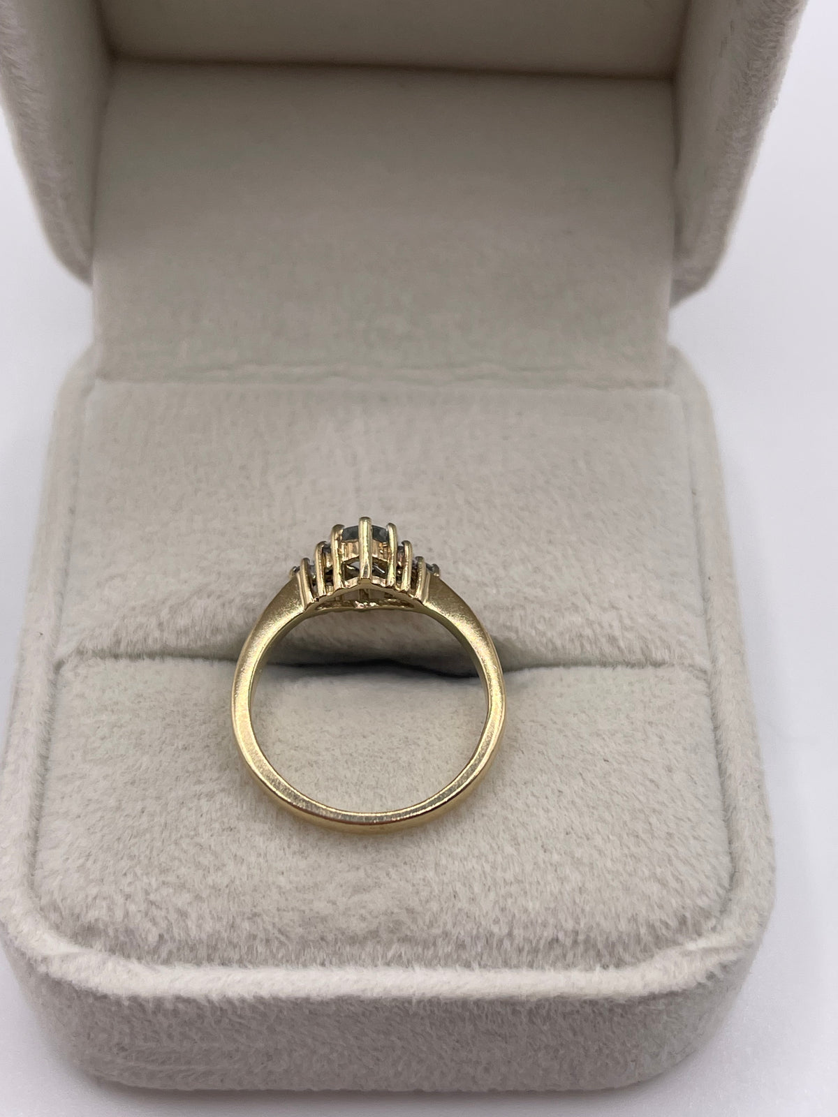 9ct gold aquamarine and diamond ring