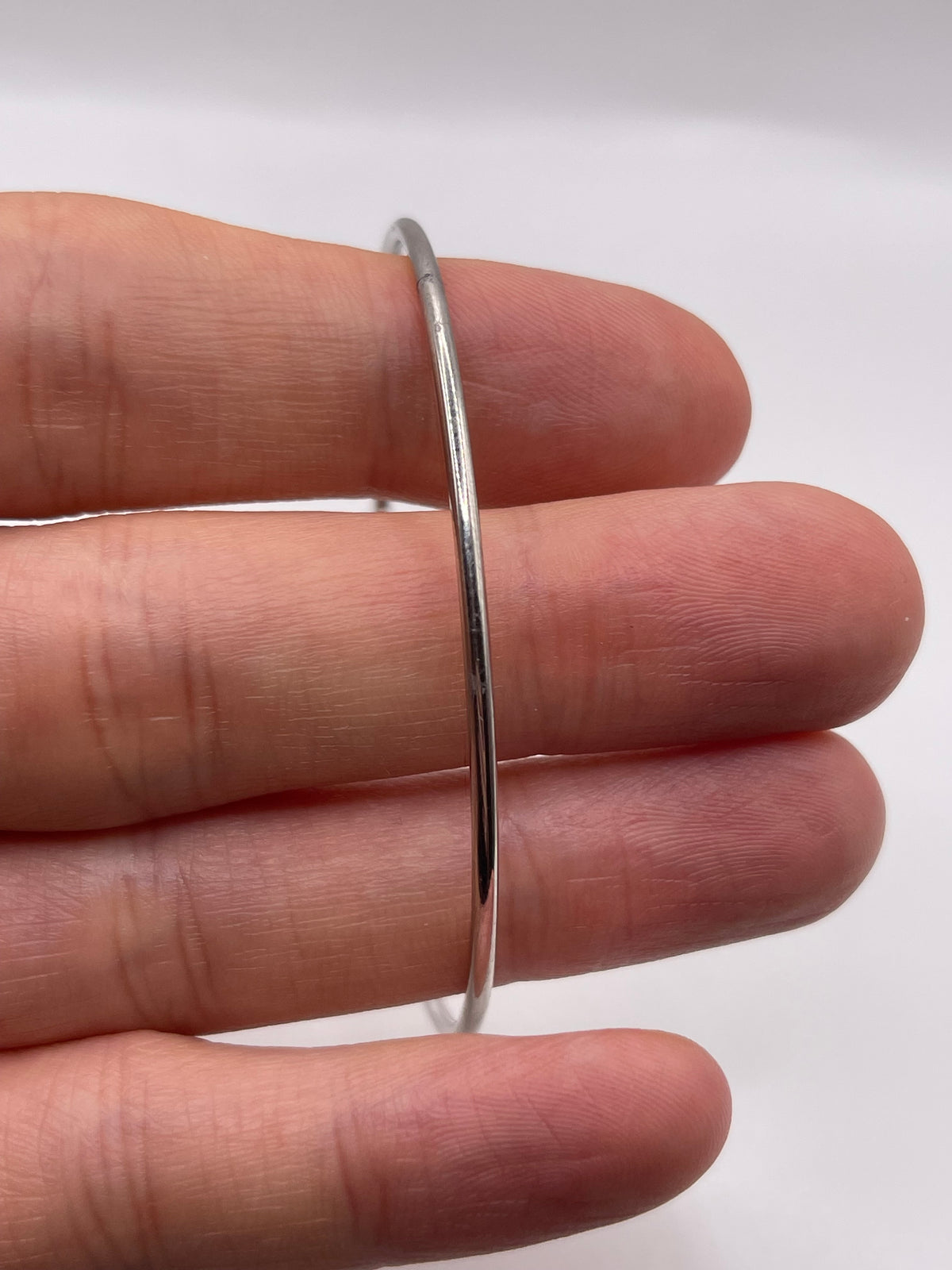 18ct white gold diamond bangle