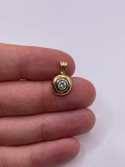 18ct gold diamond pendant