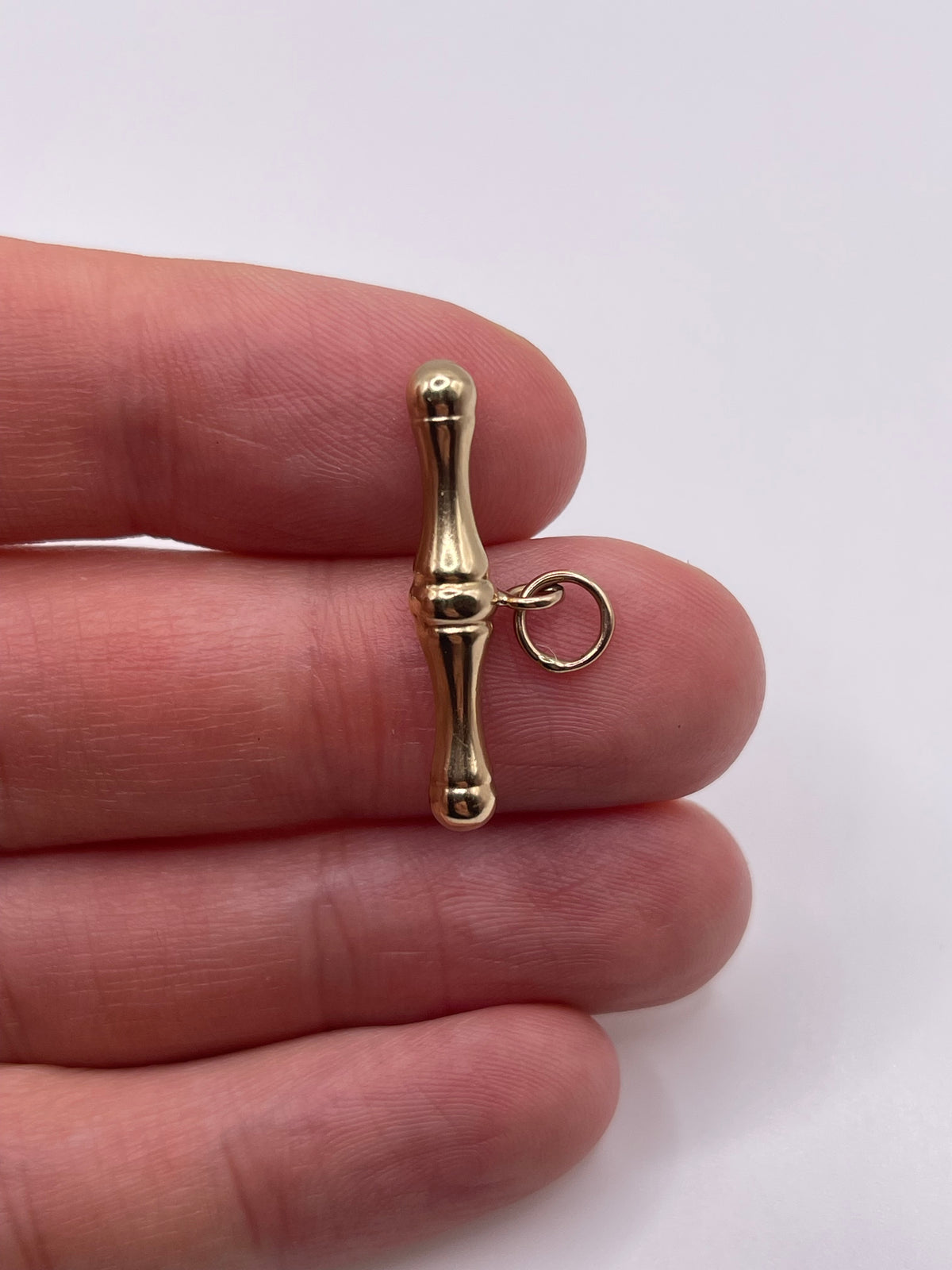 9ct gold t bar pendant