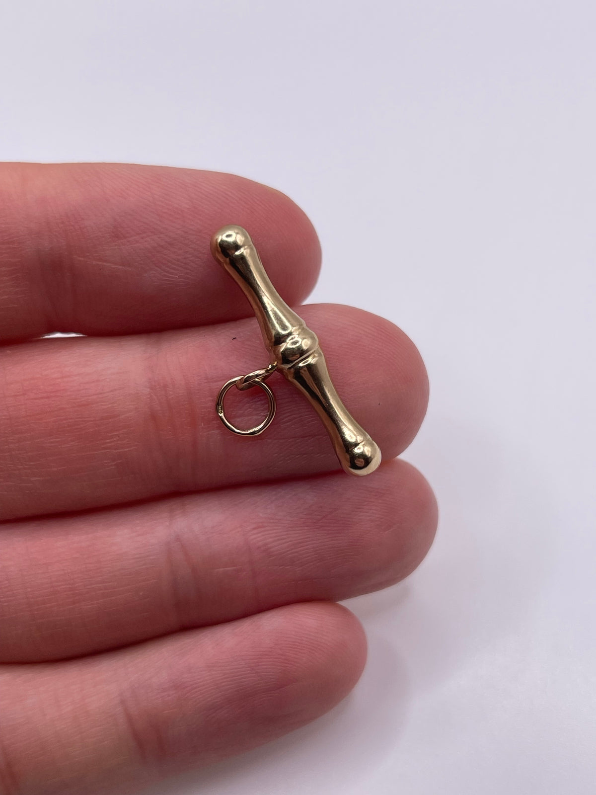 9ct gold t bar pendant