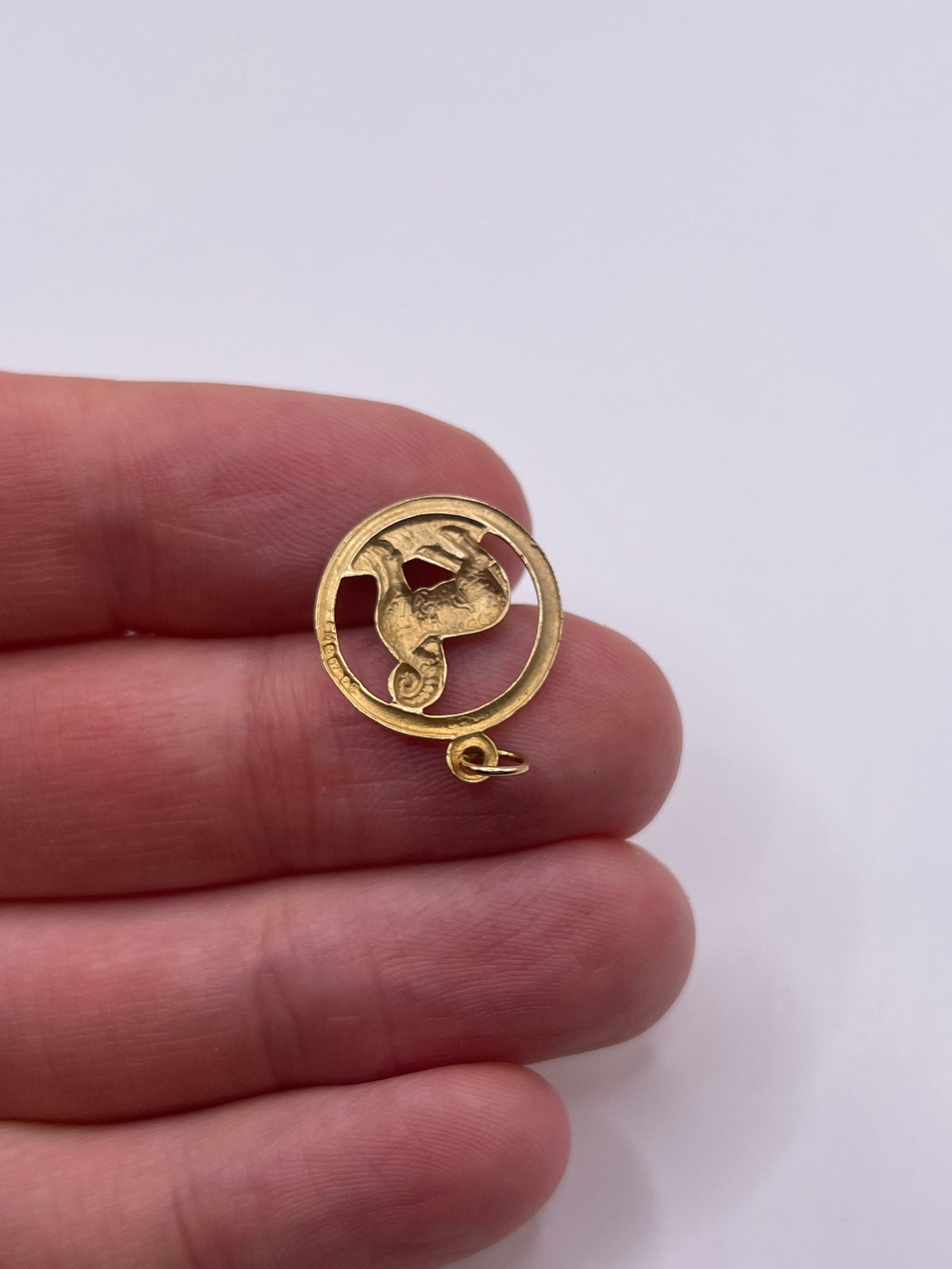 9ct gokd Aries pendant