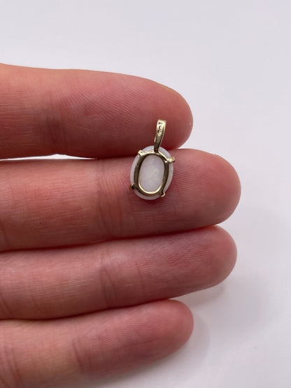 9ct gold opal pendant