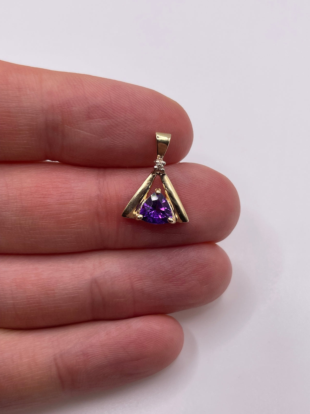 9ct gold amethyst and diamond pendant