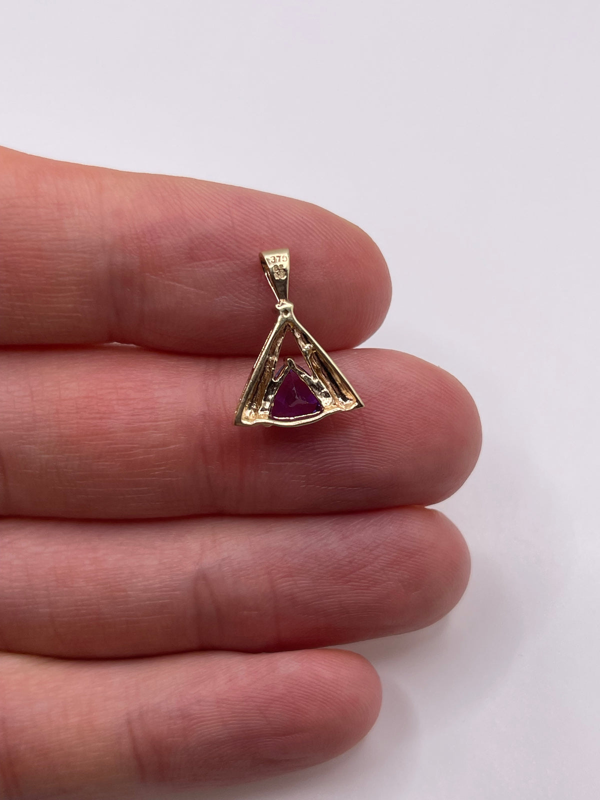 9ct gold amethyst and diamond pendant