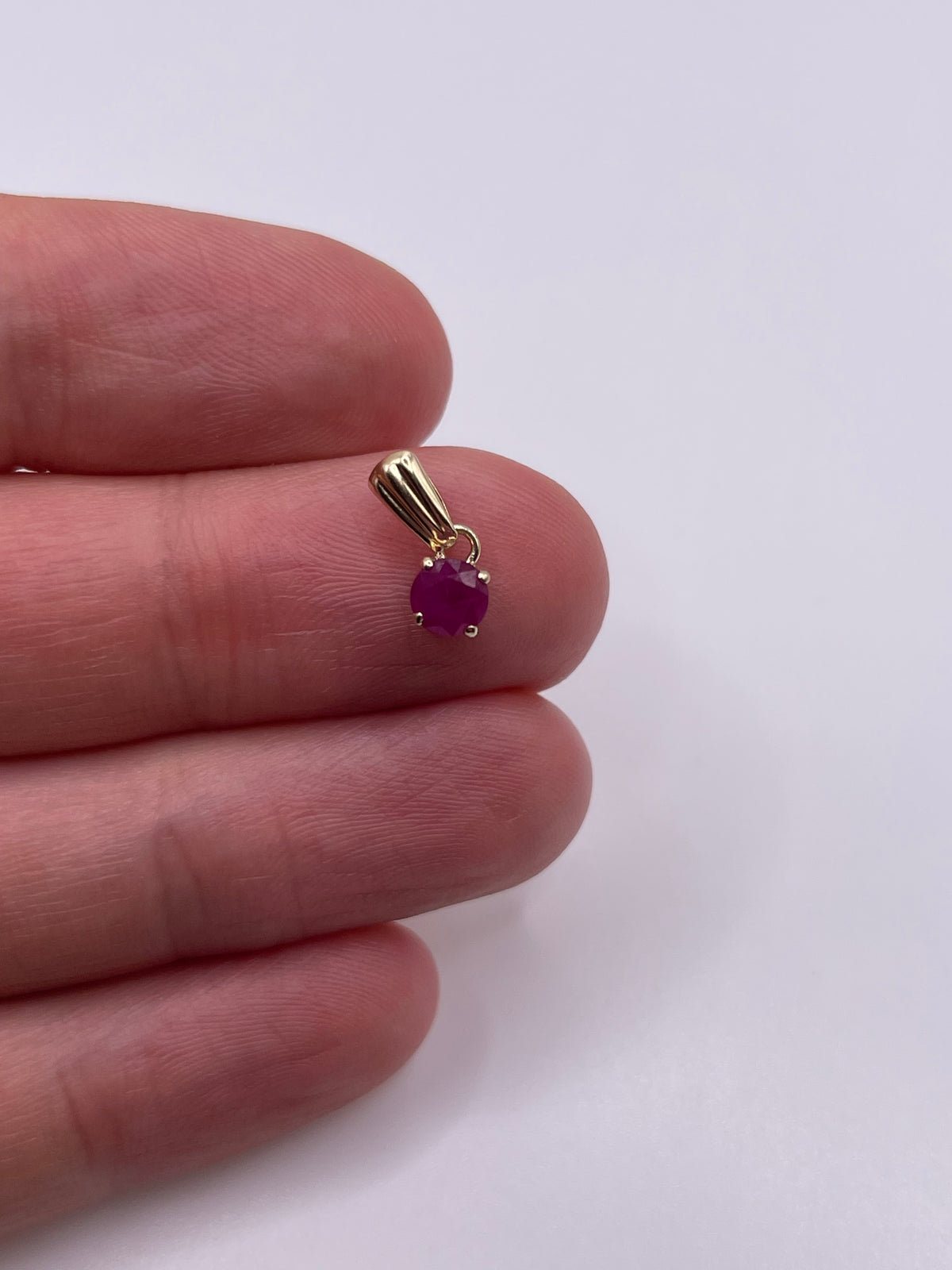 9ct gold ruby pendant
