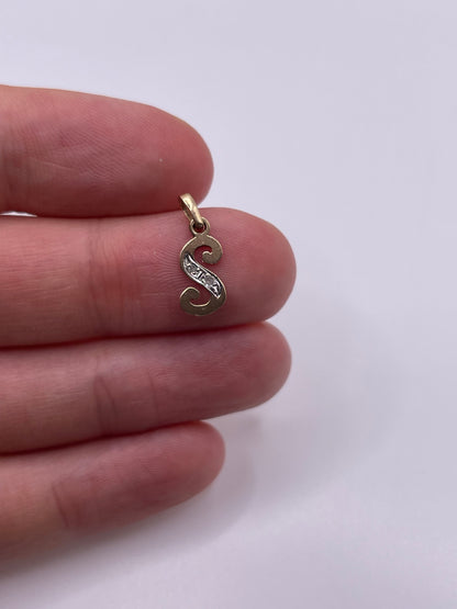 9ct gold diamond initial S pendant