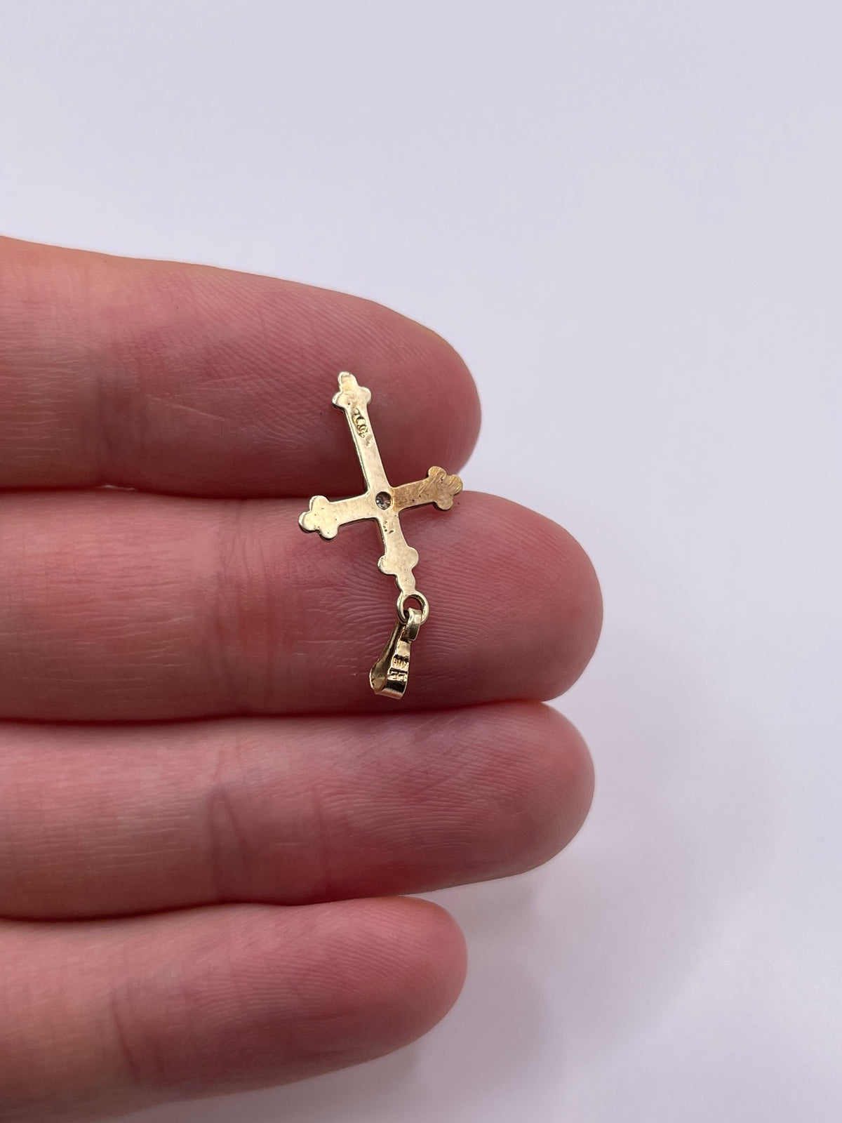 14ct gold diamond cross pendant