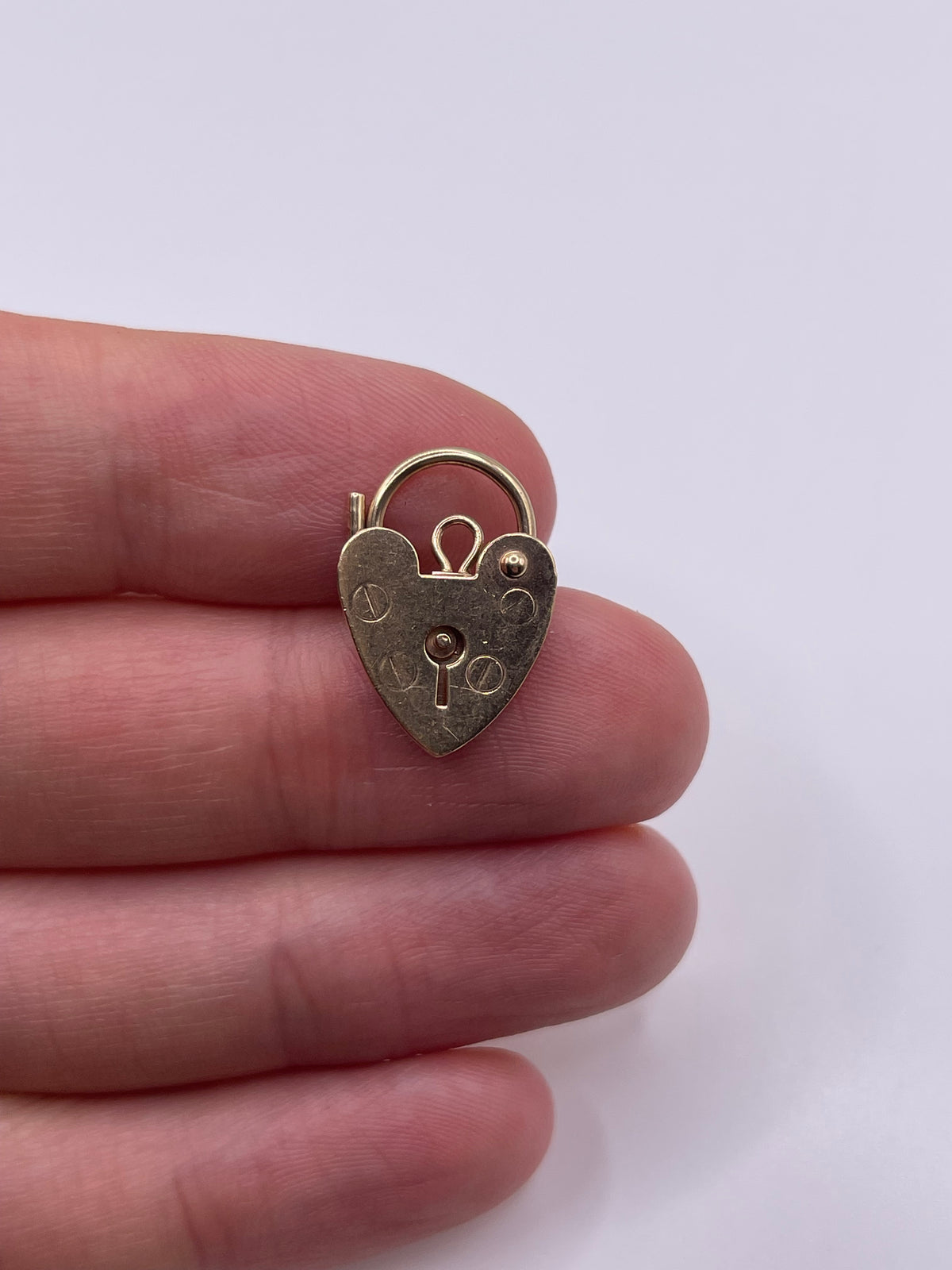 9ct gold padlock 1