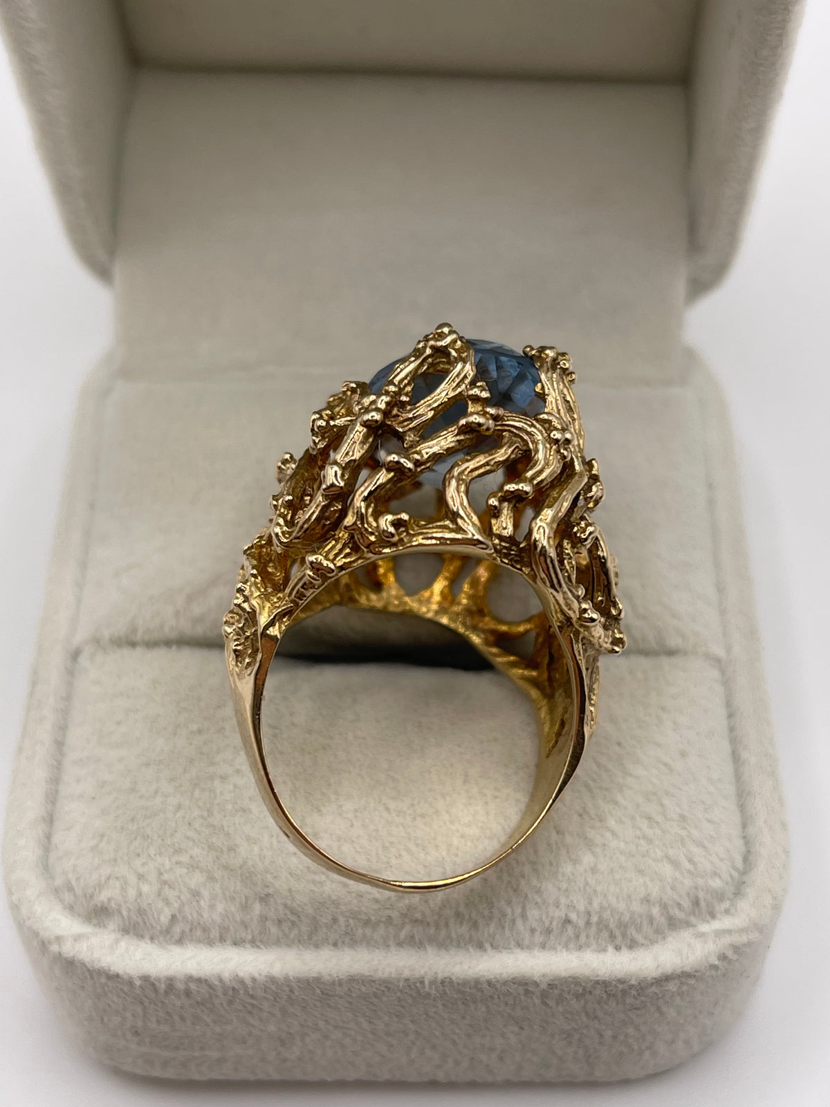 Heavy 9ct gold synthetic spinel ring