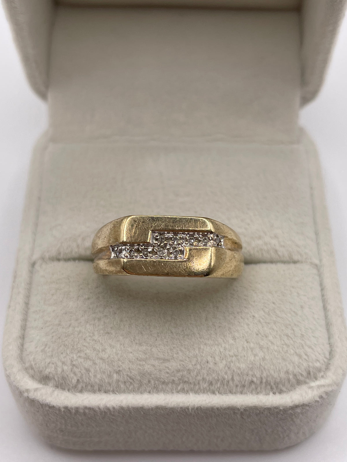 9ct gold diamond ring