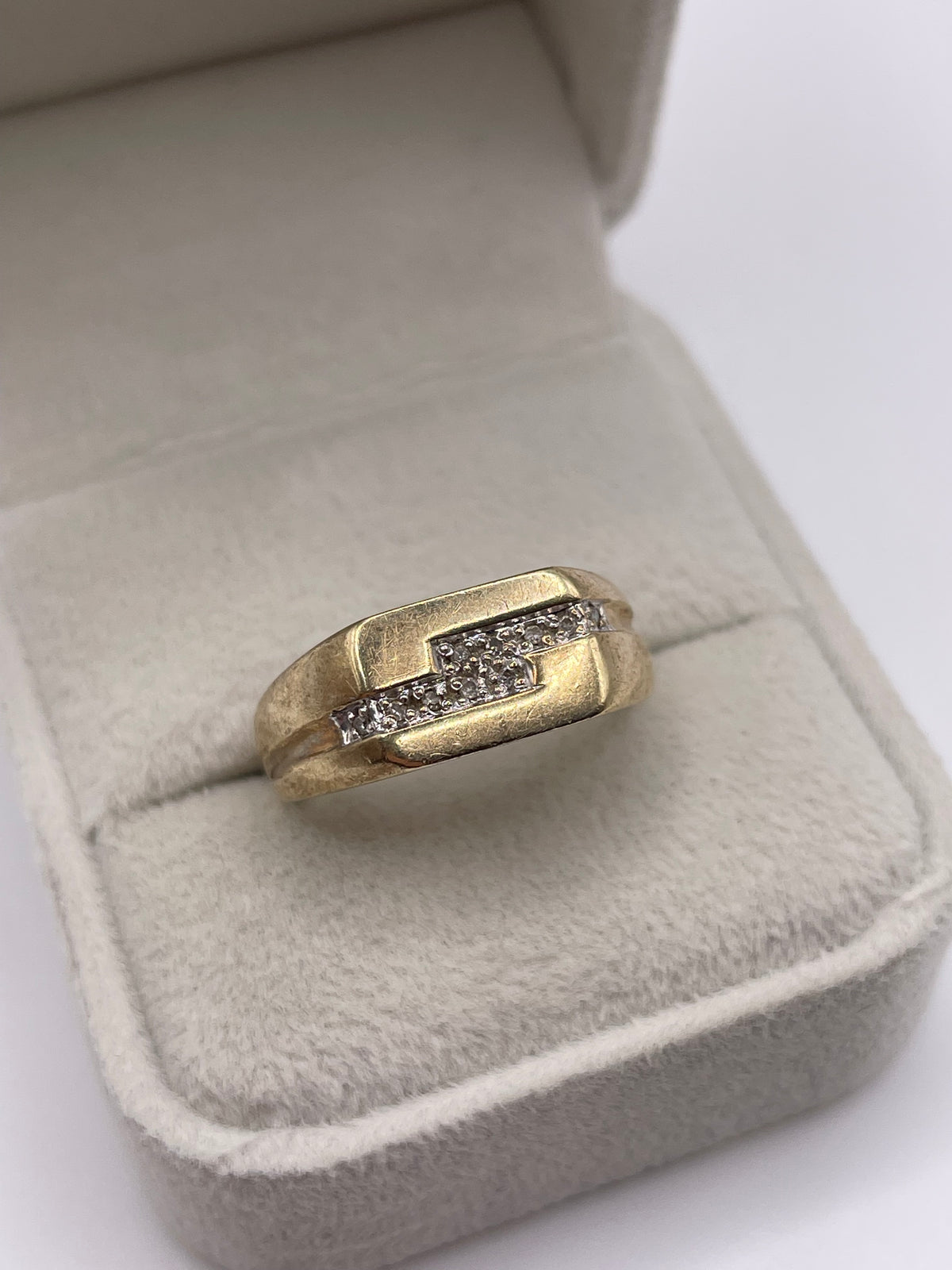 9ct gold diamond ring