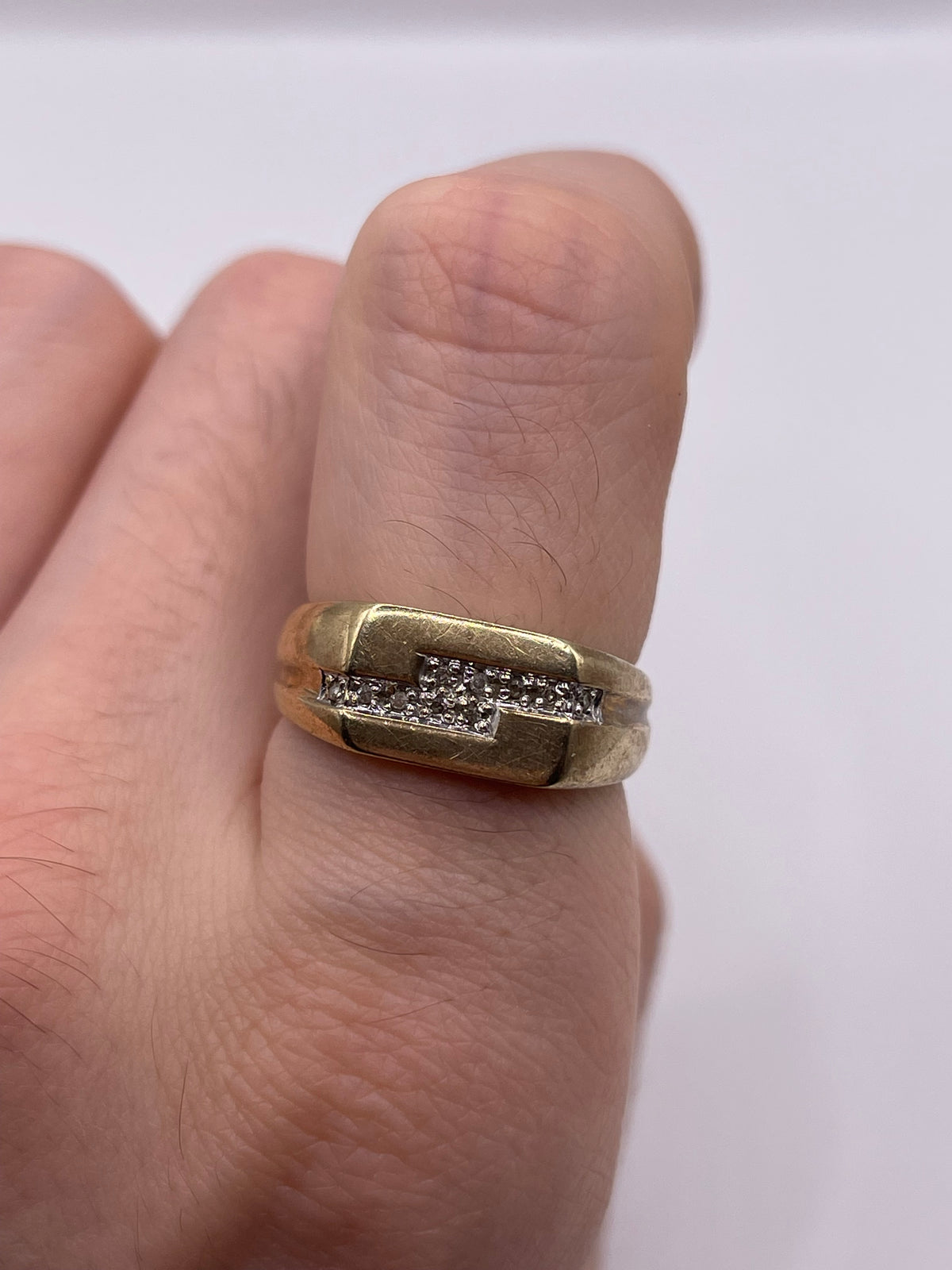 9ct gold diamond ring